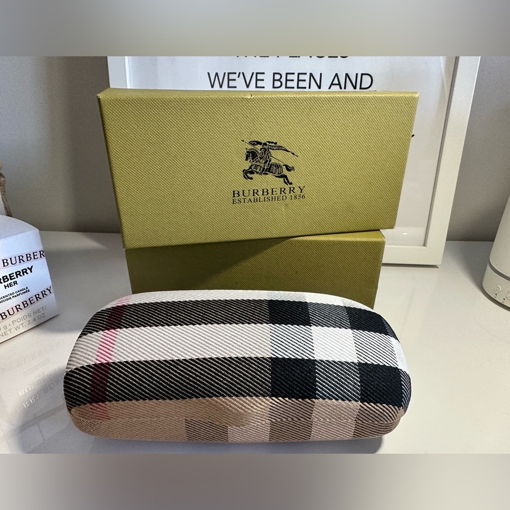 Burberry Plaid Hard Clamshell Sunglasses/Eyeglass Case/Cloth/Box
